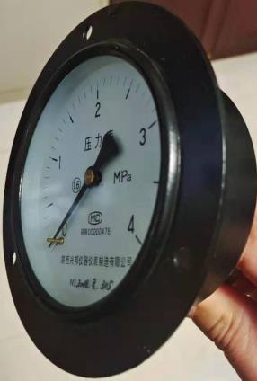 軸向帶前邊壓力表，Y-60ZQ/100ZQ/150ZQ,2.5級，1.6級，-0.1-0-100MPA